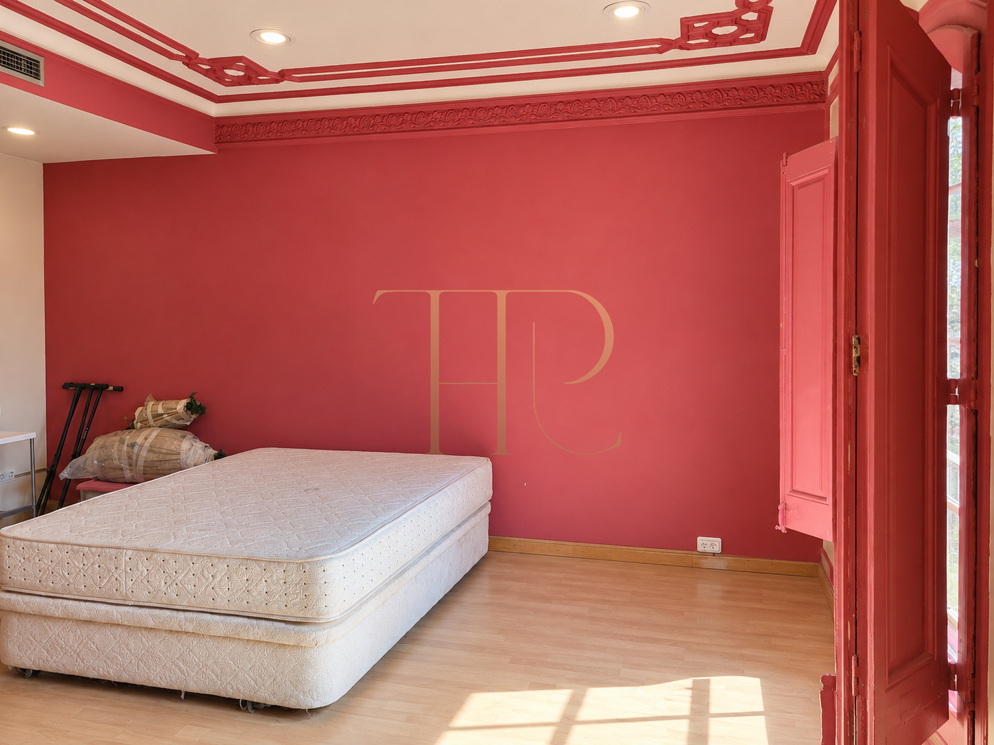 Period apartment for renovation in El Born, Barcelona