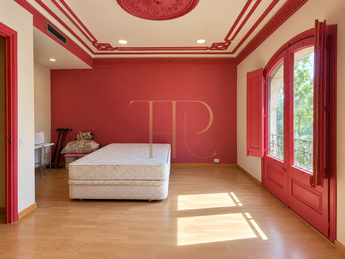 Period apartment for renovation in El Born, Barcelona
