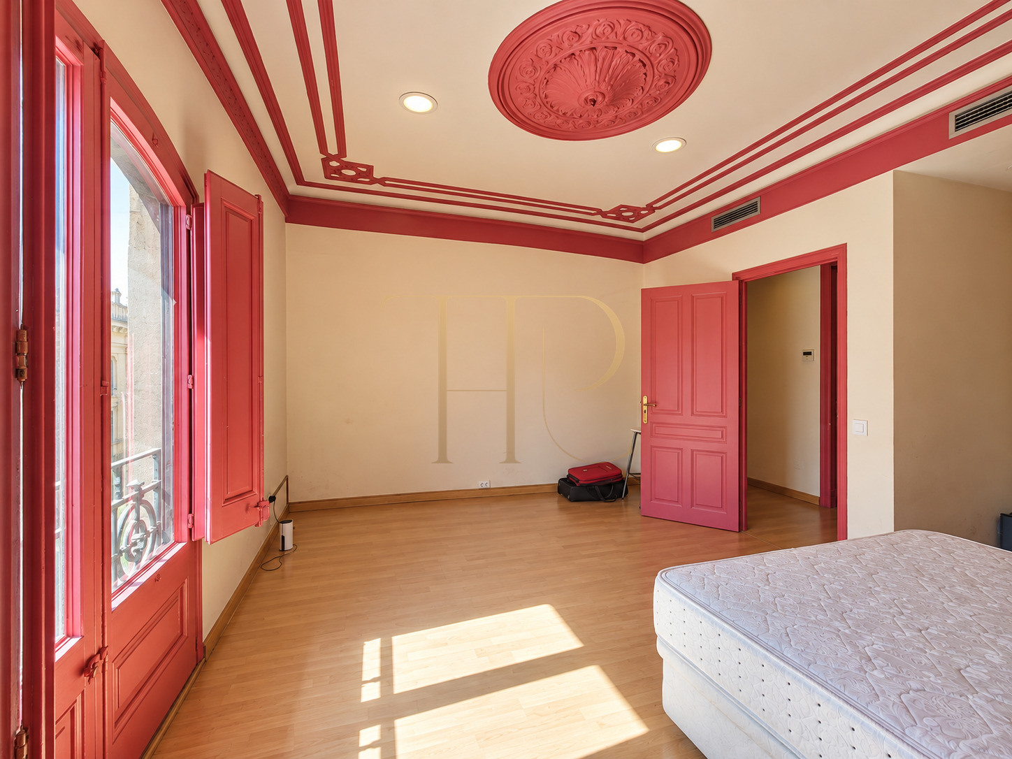 Period apartment for renovation in El Born, Barcelona