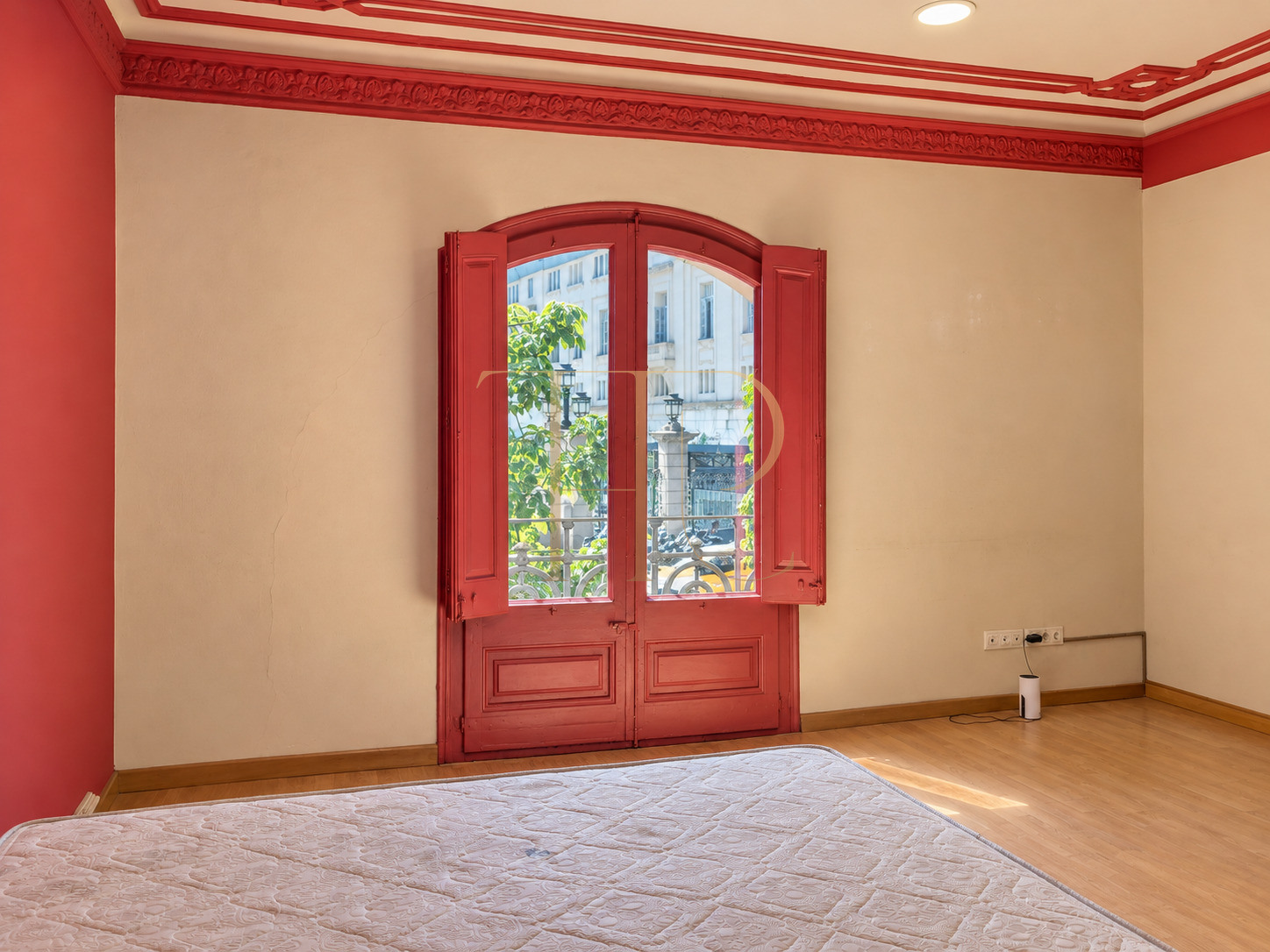 Period apartment for renovation in El Born, Barcelona