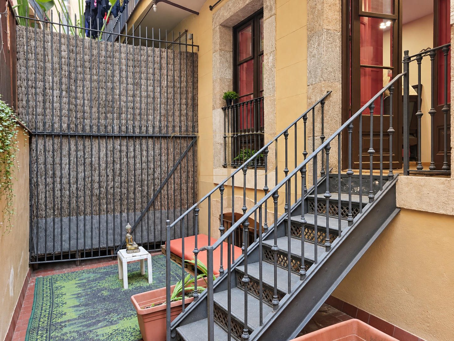 Period apartment for renovation in El Born, Barcelona