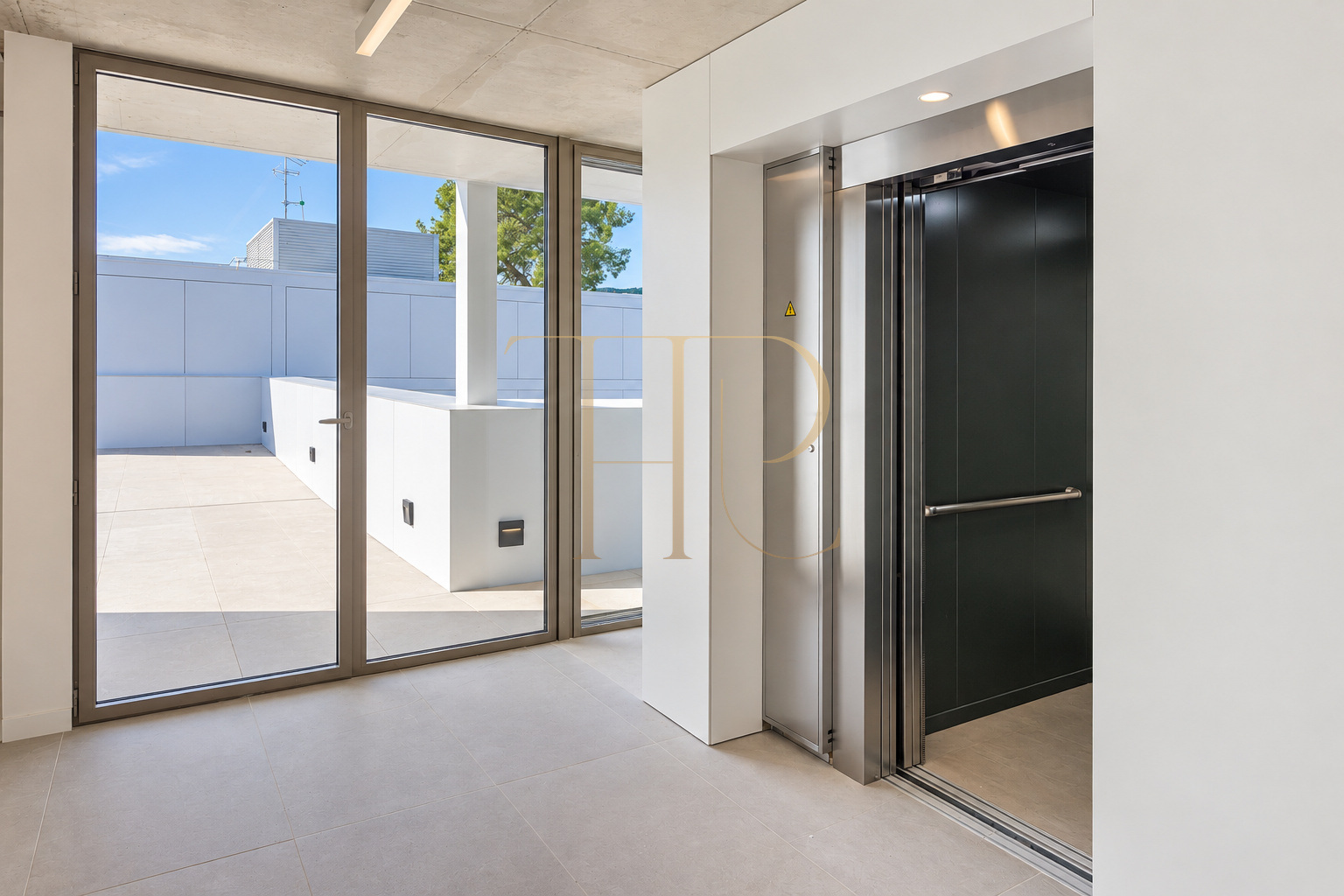 Contemporary house with pools in La Bonanova, Barcelona