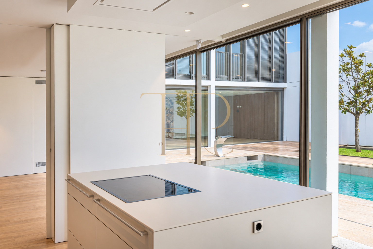 Contemporary house with pools in La Bonanova, Barcelona