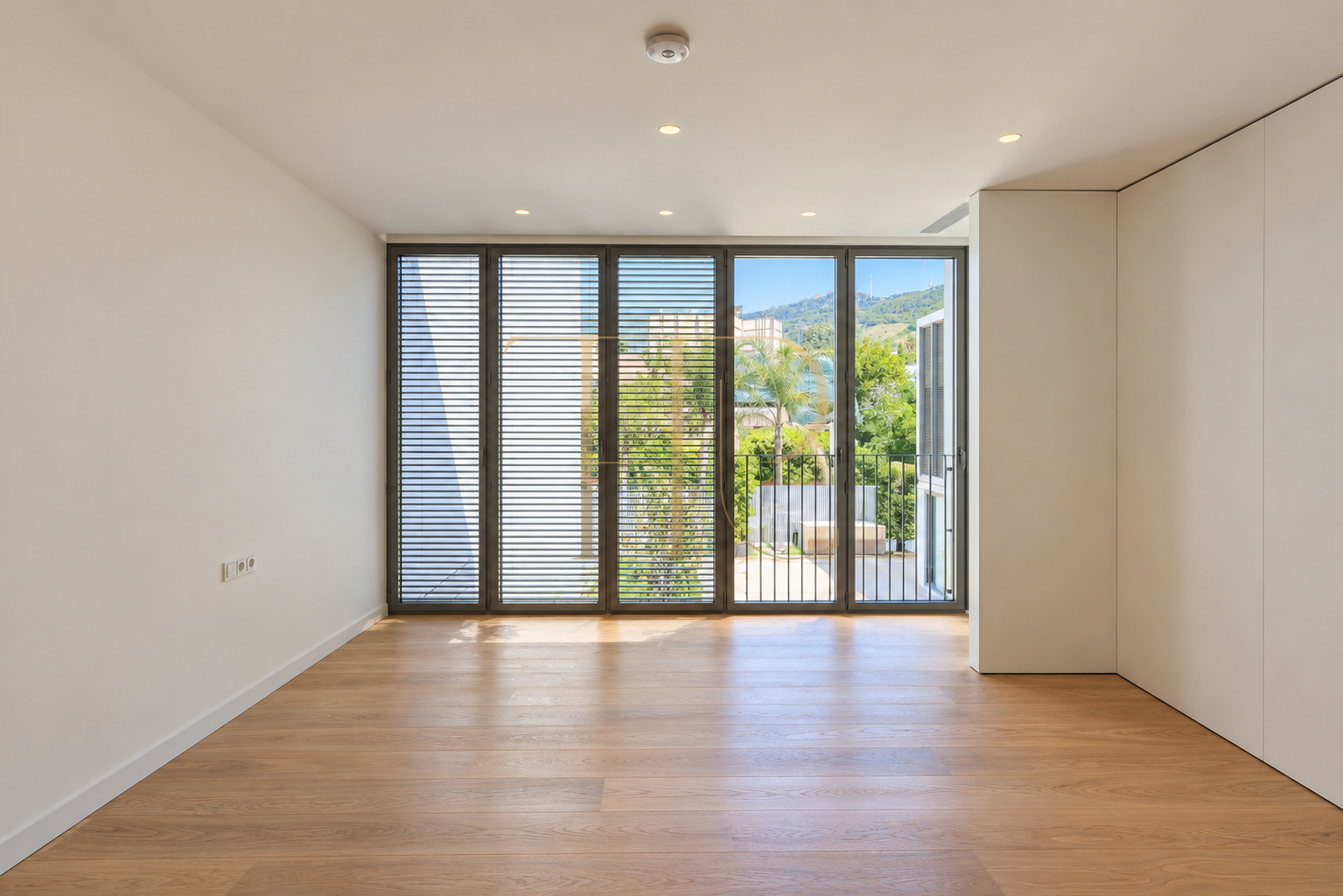 Contemporary house with pools in La Bonanova, Barcelona