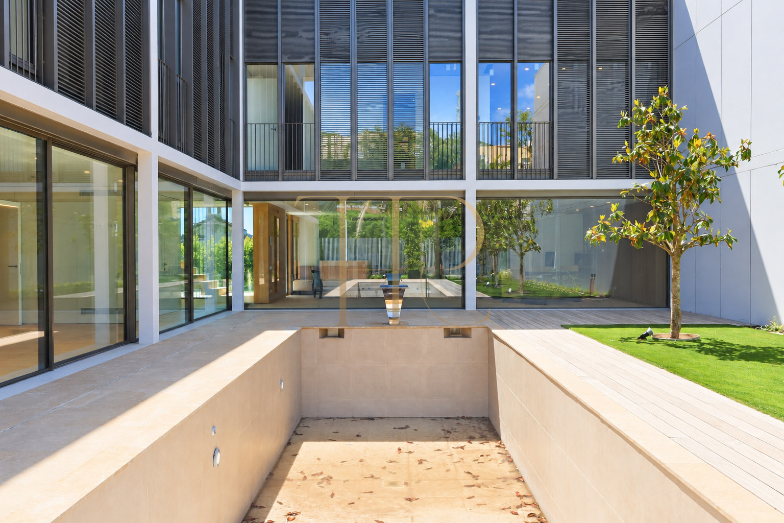 Contemporary house with pools in La Bonanova, Barcelona