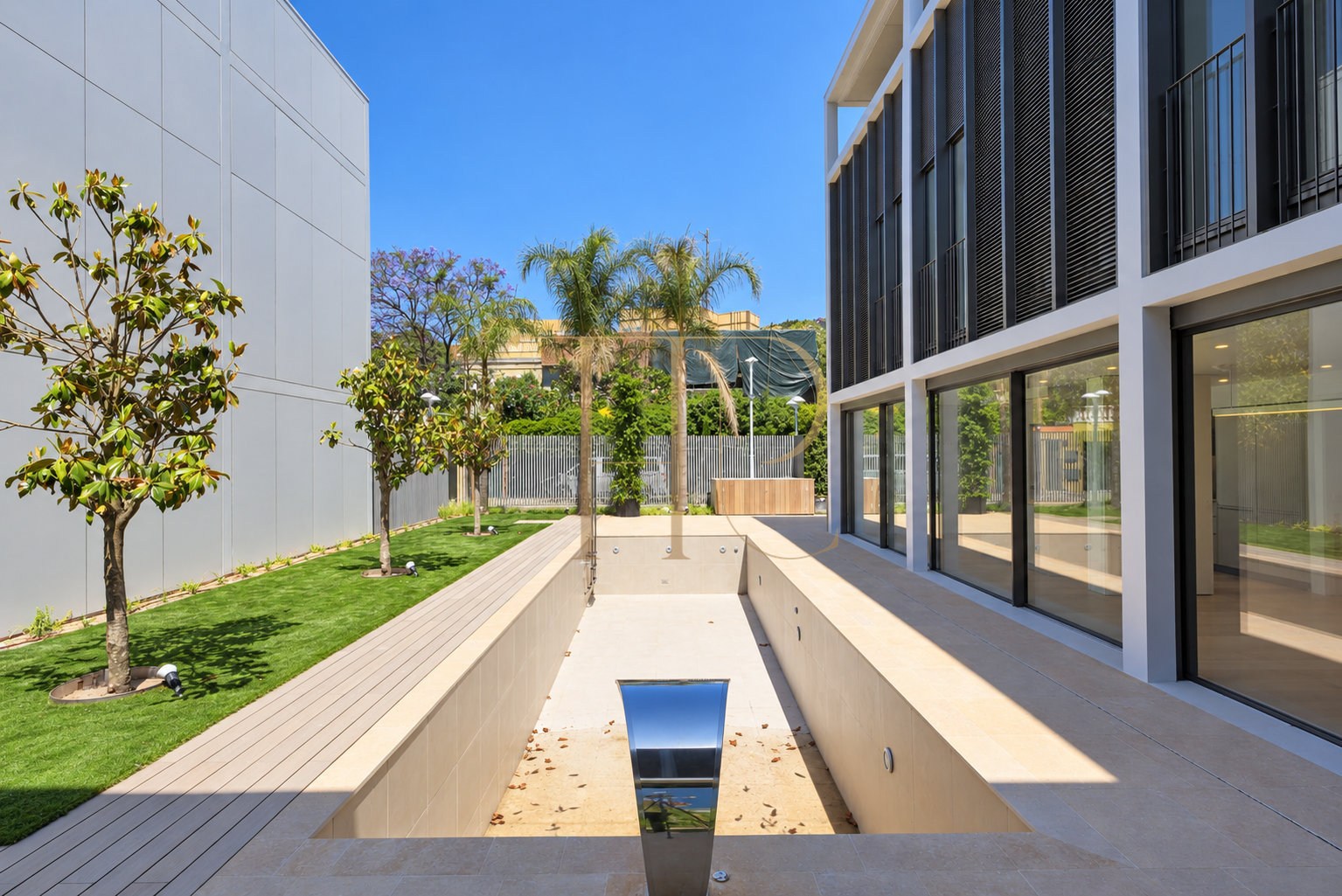 Contemporary house with pools in La Bonanova, Barcelona