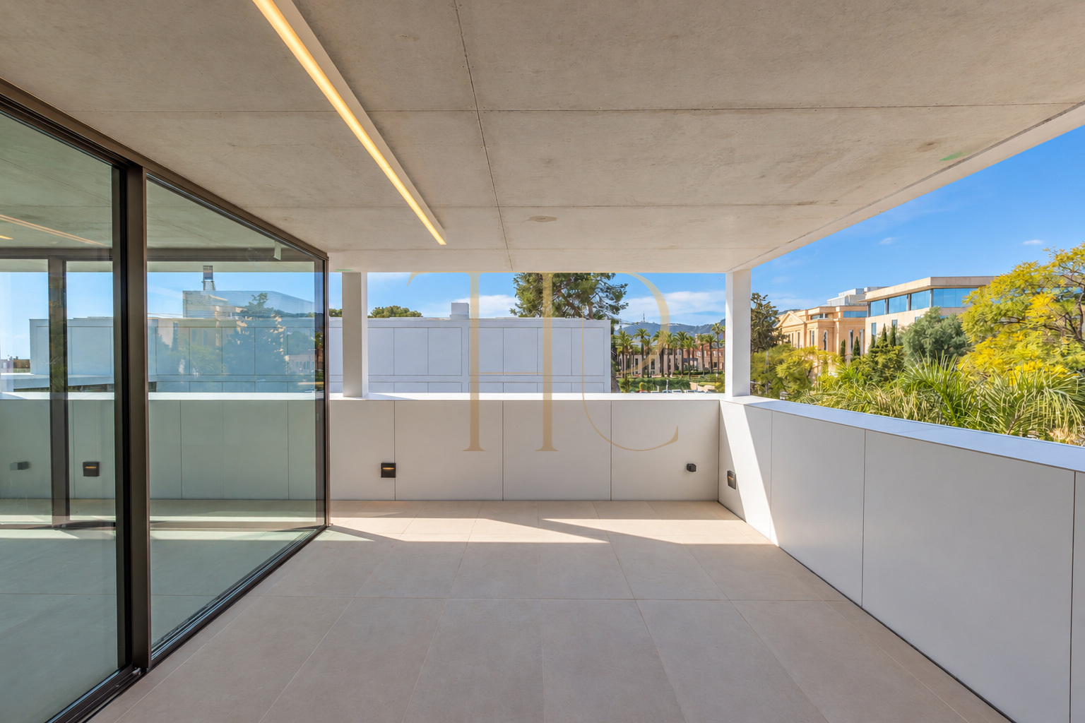 Contemporary house with pools in La Bonanova, Barcelona