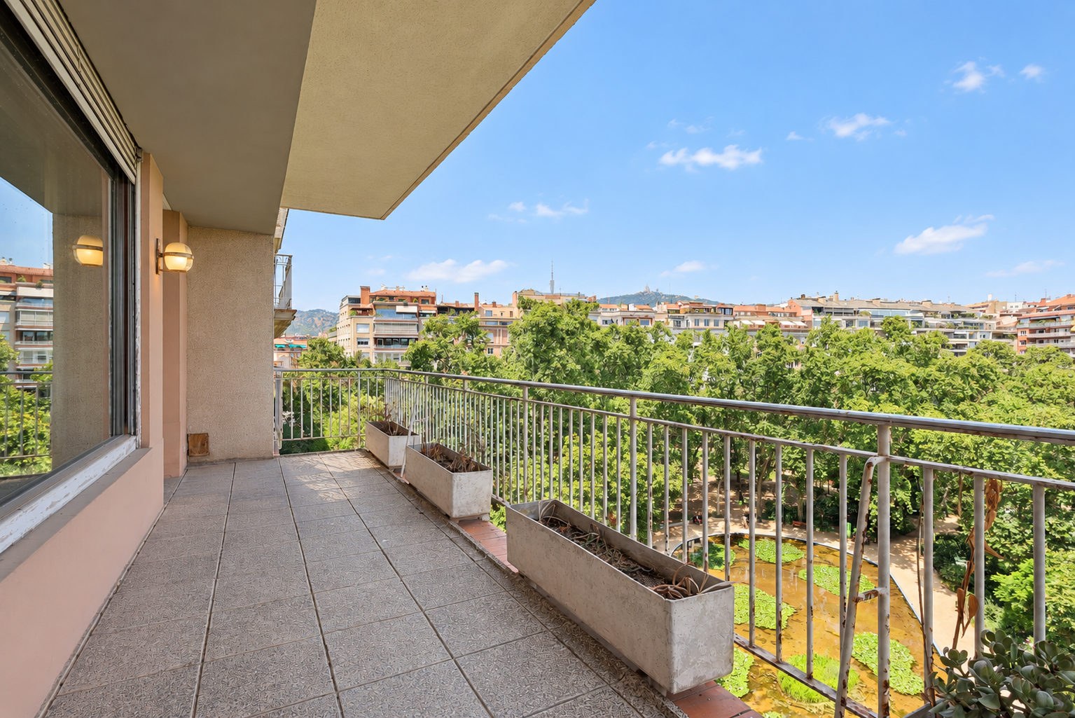 Period apartment to renovate beside Turó Park, Barcelona