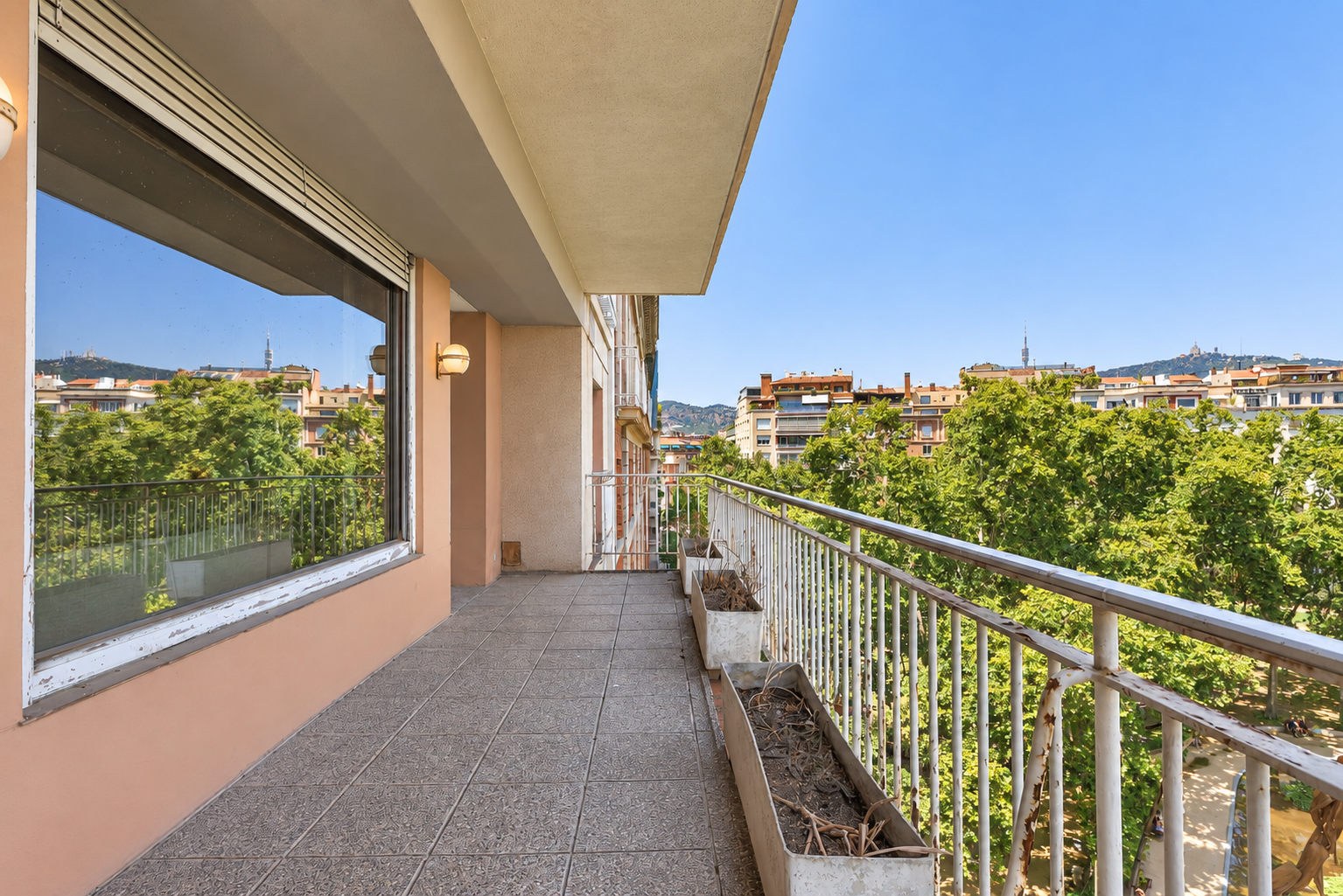 Period apartment to renovate beside Turó Park, Barcelona