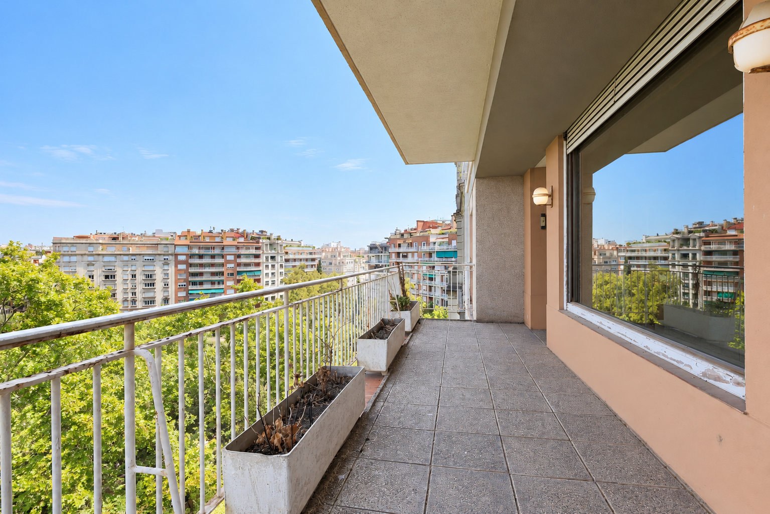Period apartment to renovate beside Turó Park, Barcelona