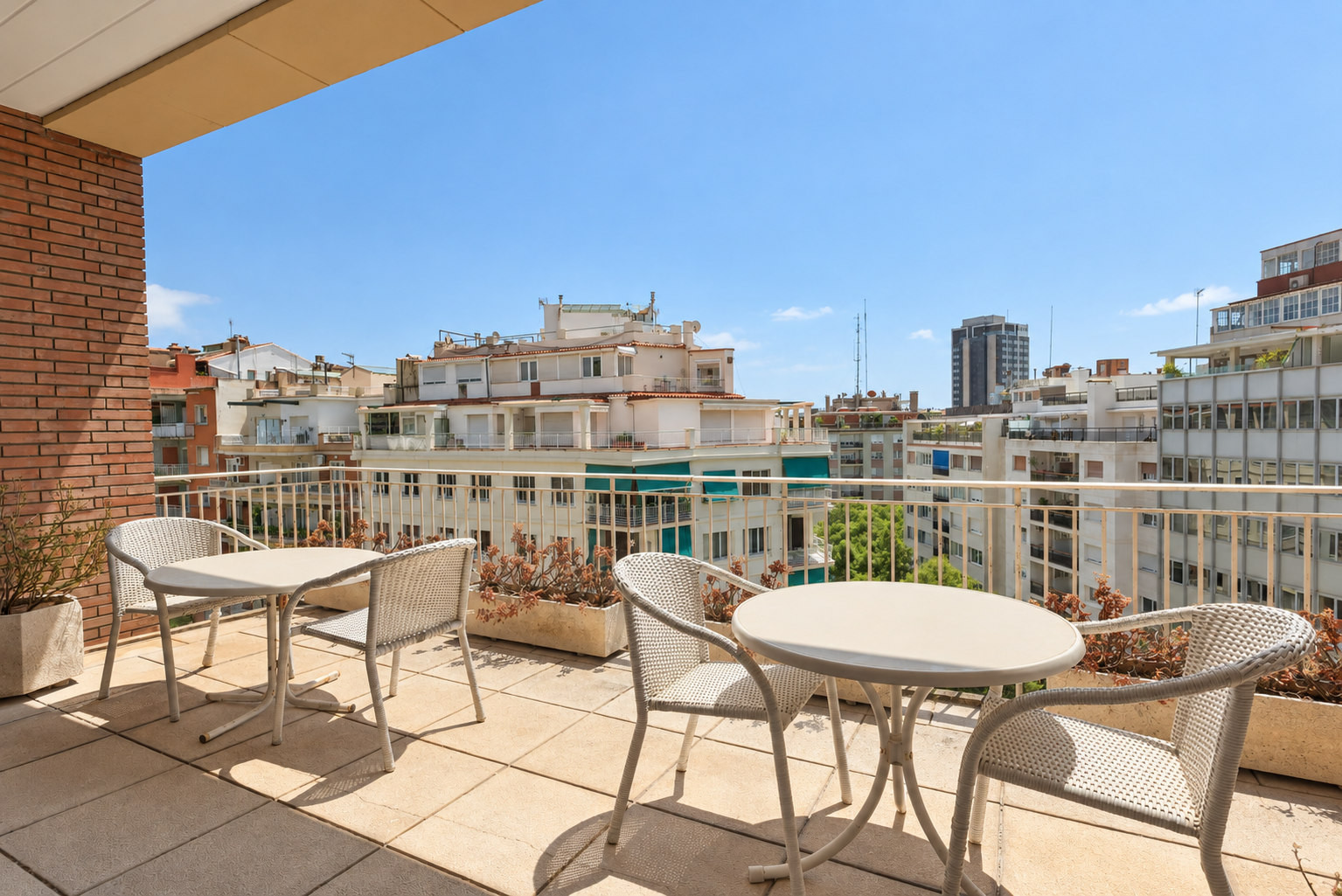 Period apartment to renovate beside Turó Park, Barcelona