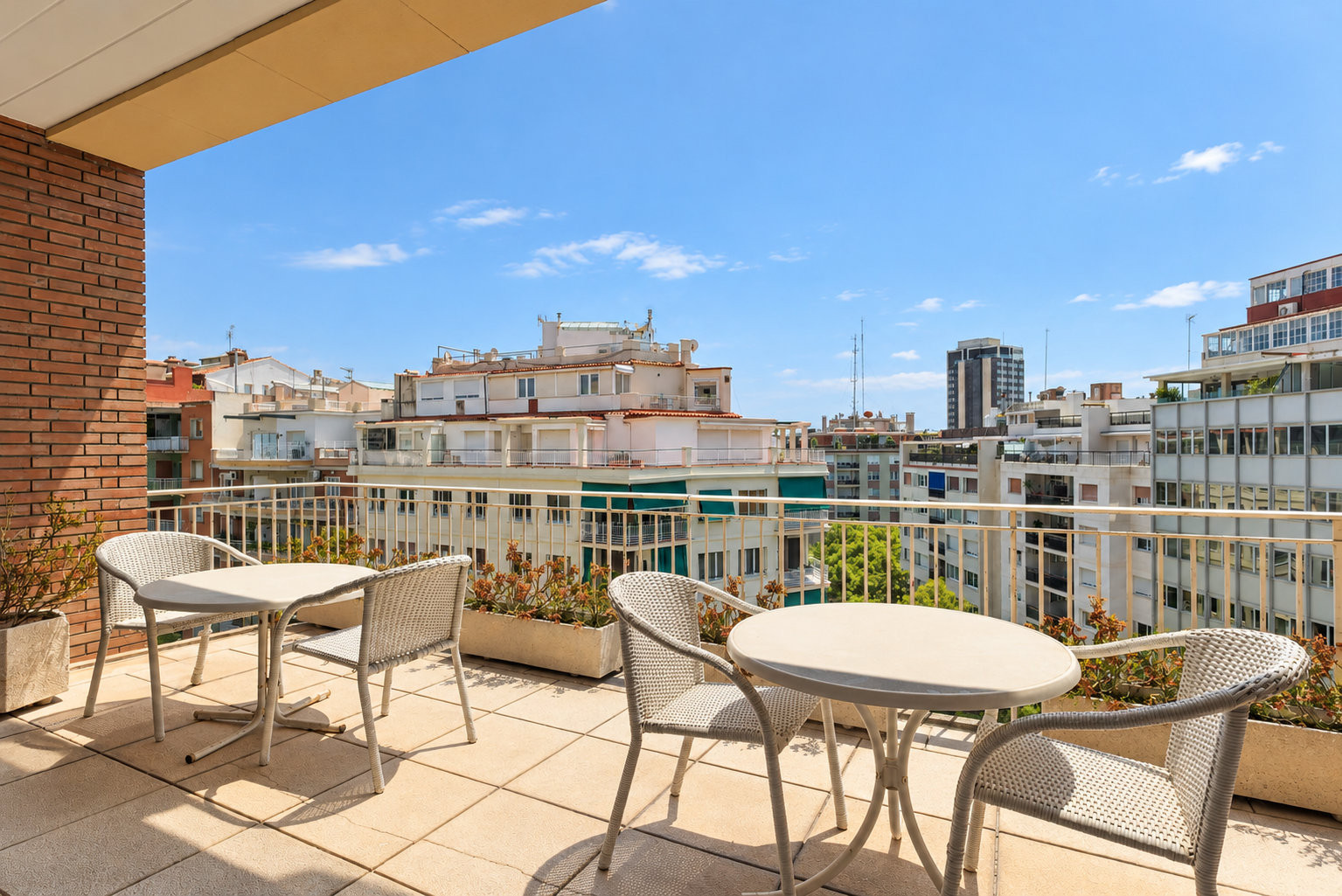 Period apartment to renovate beside Turó Park, Barcelona