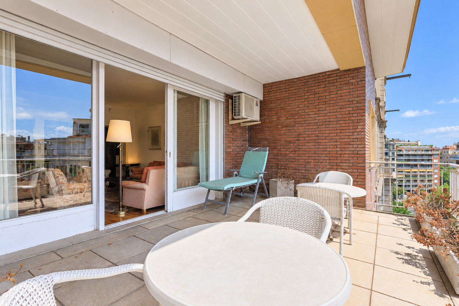 Period apartment to renovate beside Turó Park, Barcelona