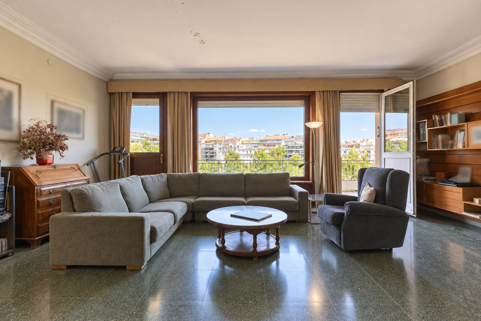 Period apartment to renovate beside Turó Park, Barcelona