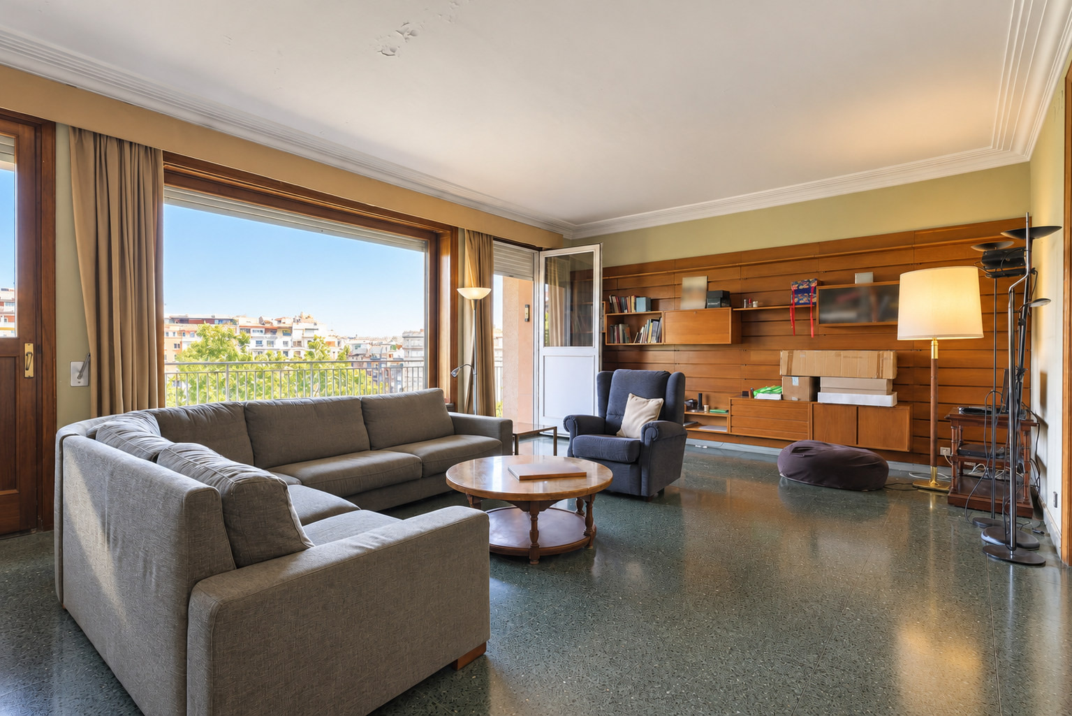 Period apartment to renovate beside Turó Park, Barcelona