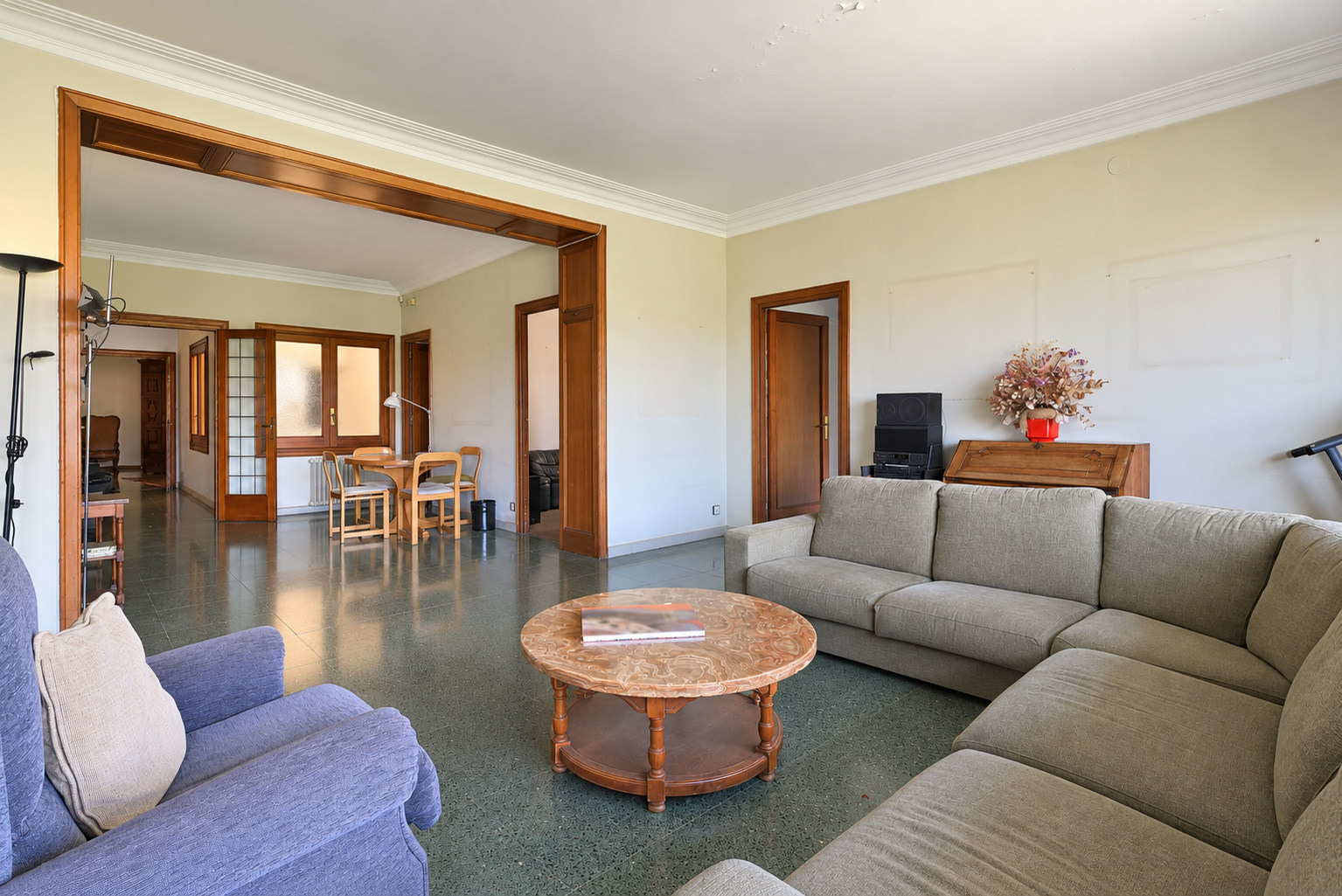 Period apartment to renovate beside Turó Park, Barcelona