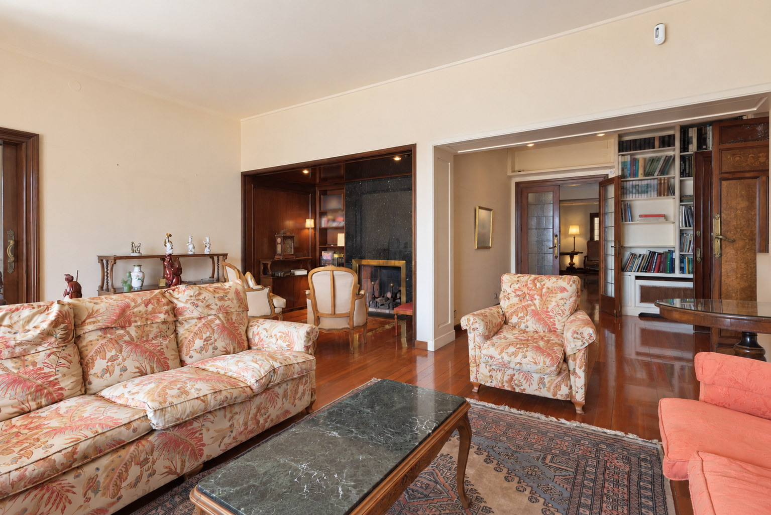 Period apartment to renovate beside Turó Park, Barcelona