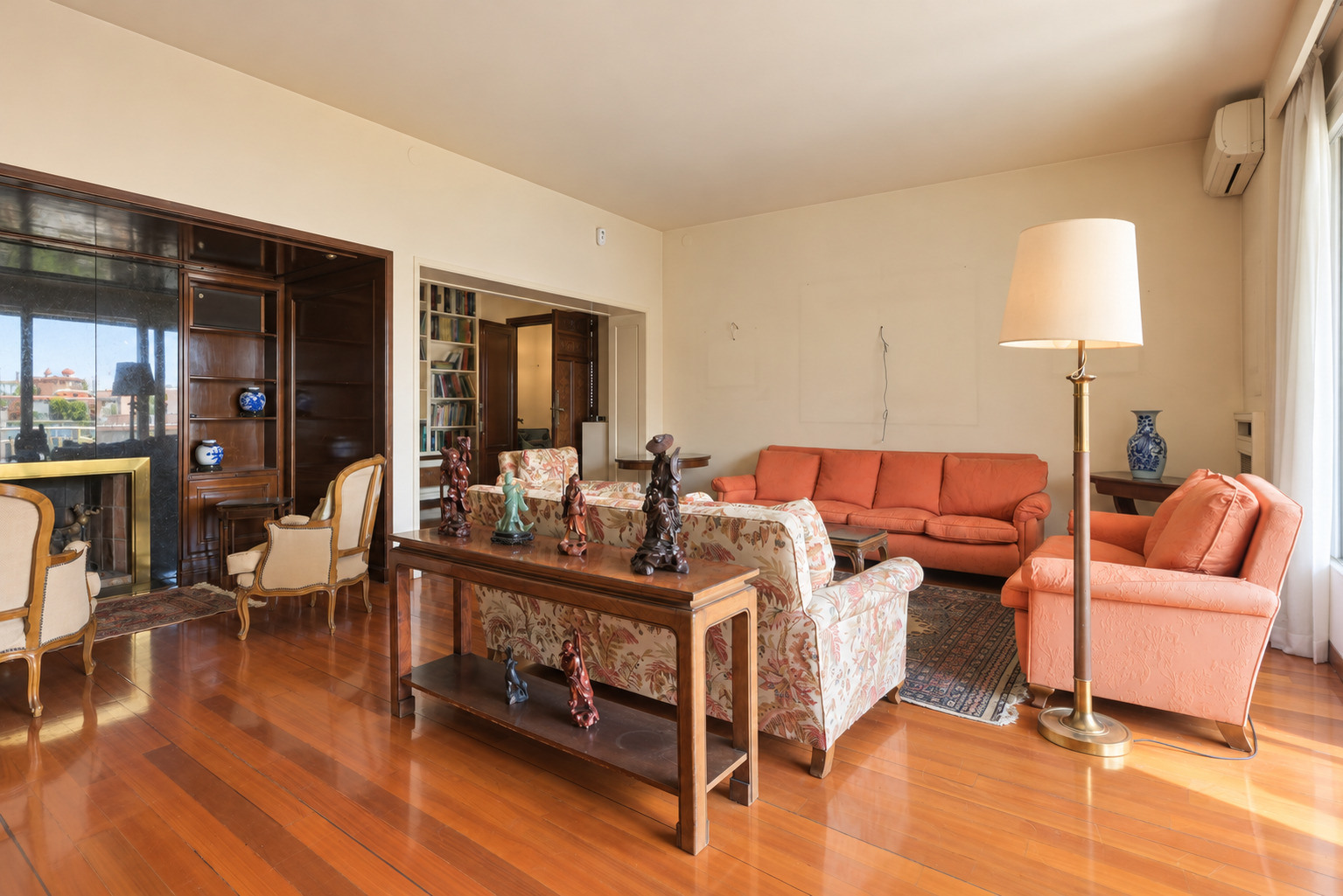 Period apartment to renovate beside Turó Park, Barcelona