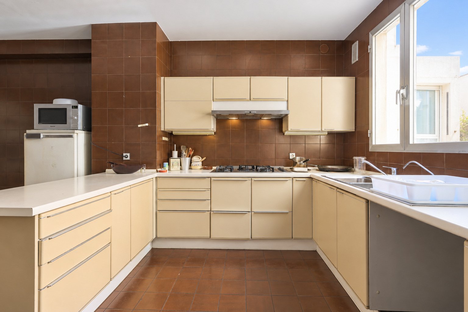 Period apartment to renovate beside Turó Park, Barcelona
