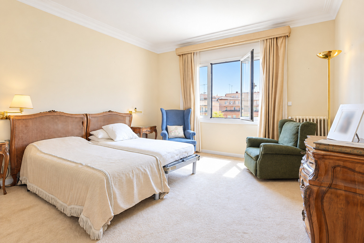 Period apartment to renovate beside Turó Park, Barcelona