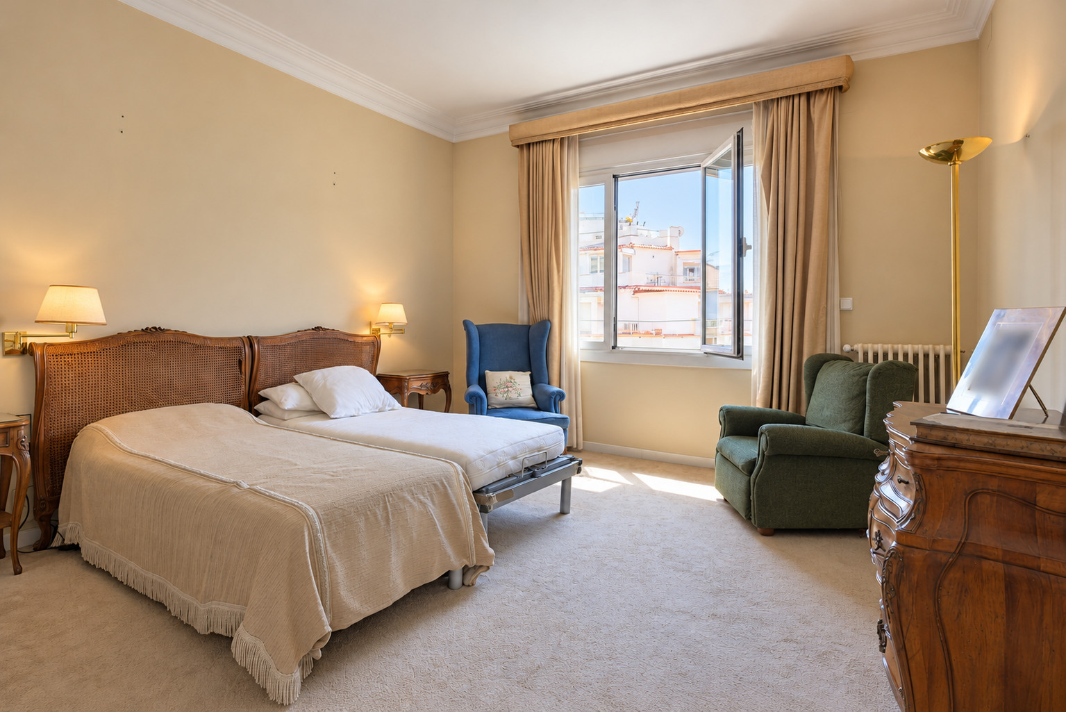 Period apartment to renovate beside Turó Park, Barcelona