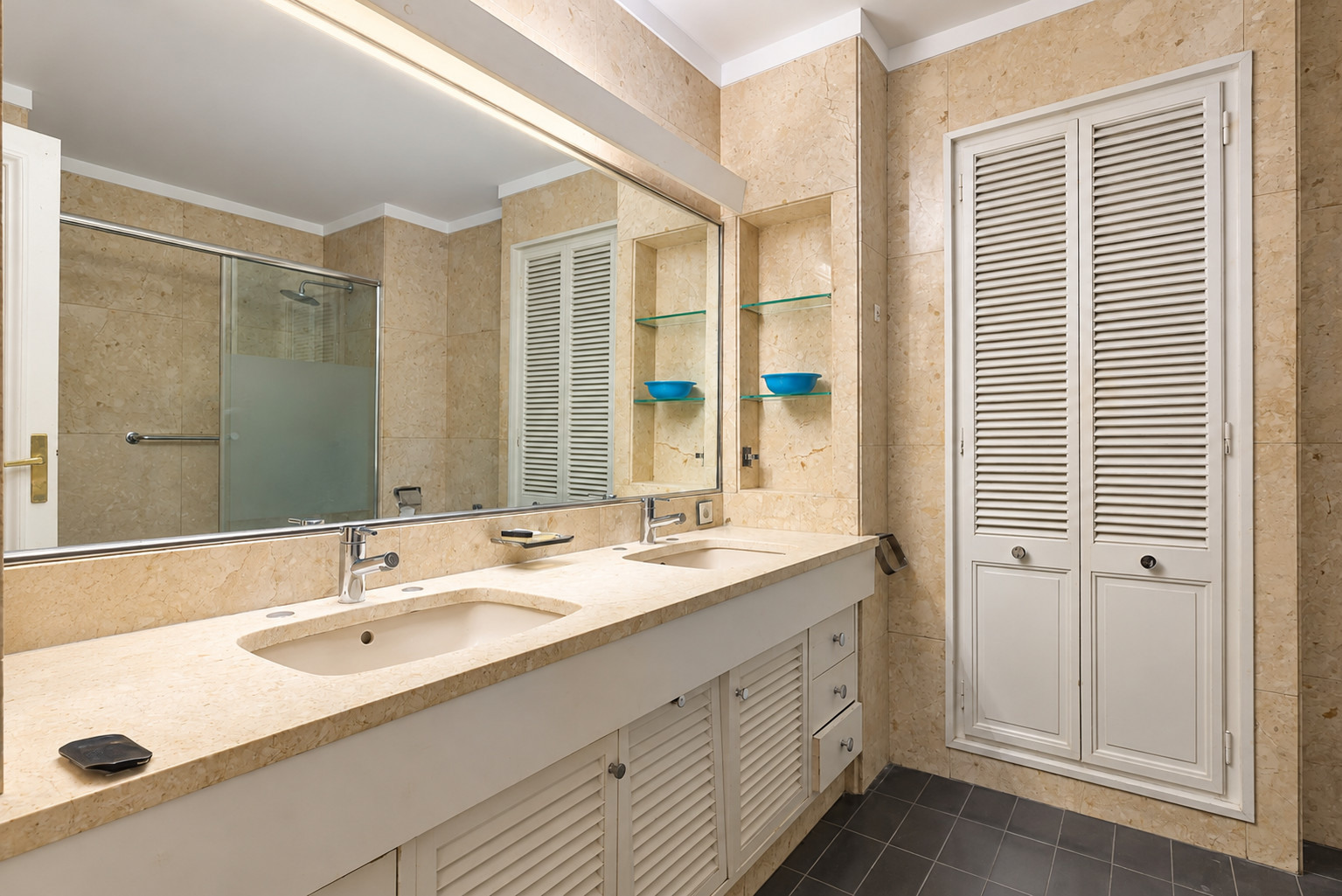 Period apartment to renovate beside Turó Park, Barcelona