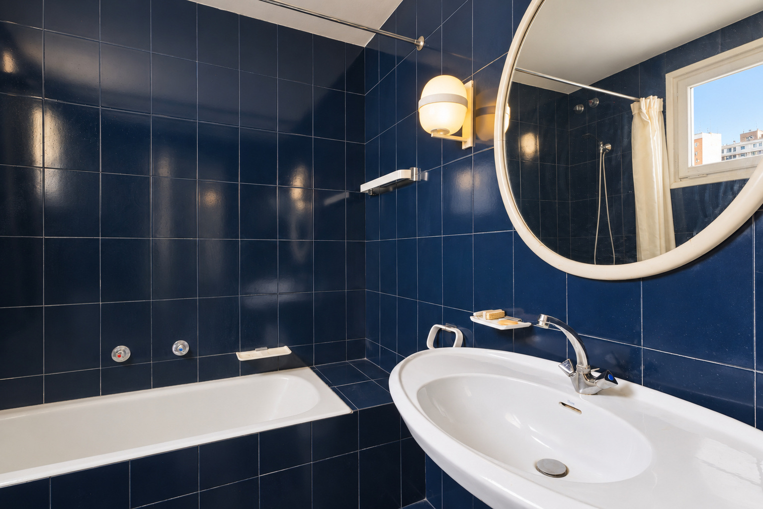 Period apartment to renovate beside Turó Park, Barcelona