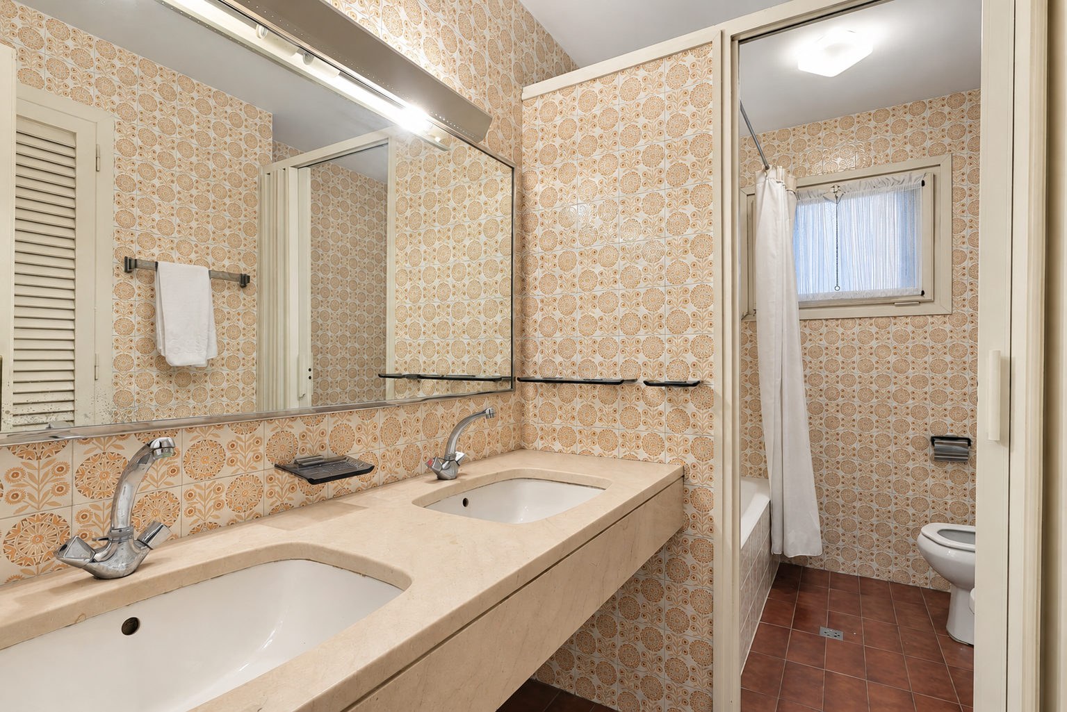 Period apartment to renovate beside Turó Park, Barcelona