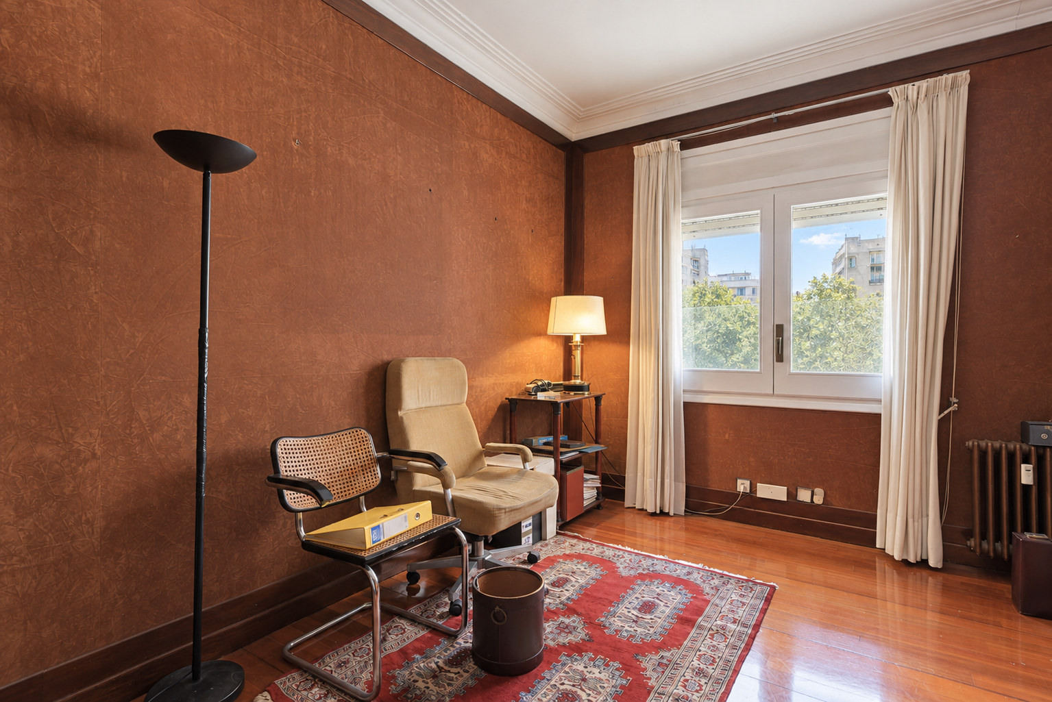 Period apartment to renovate beside Turó Park, Barcelona