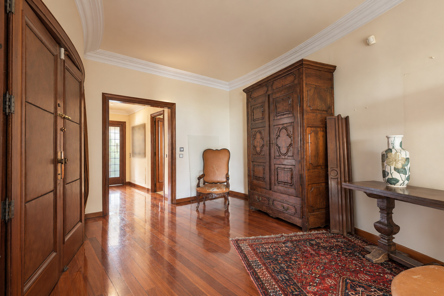 Period apartment to renovate beside Turó Park, Barcelona