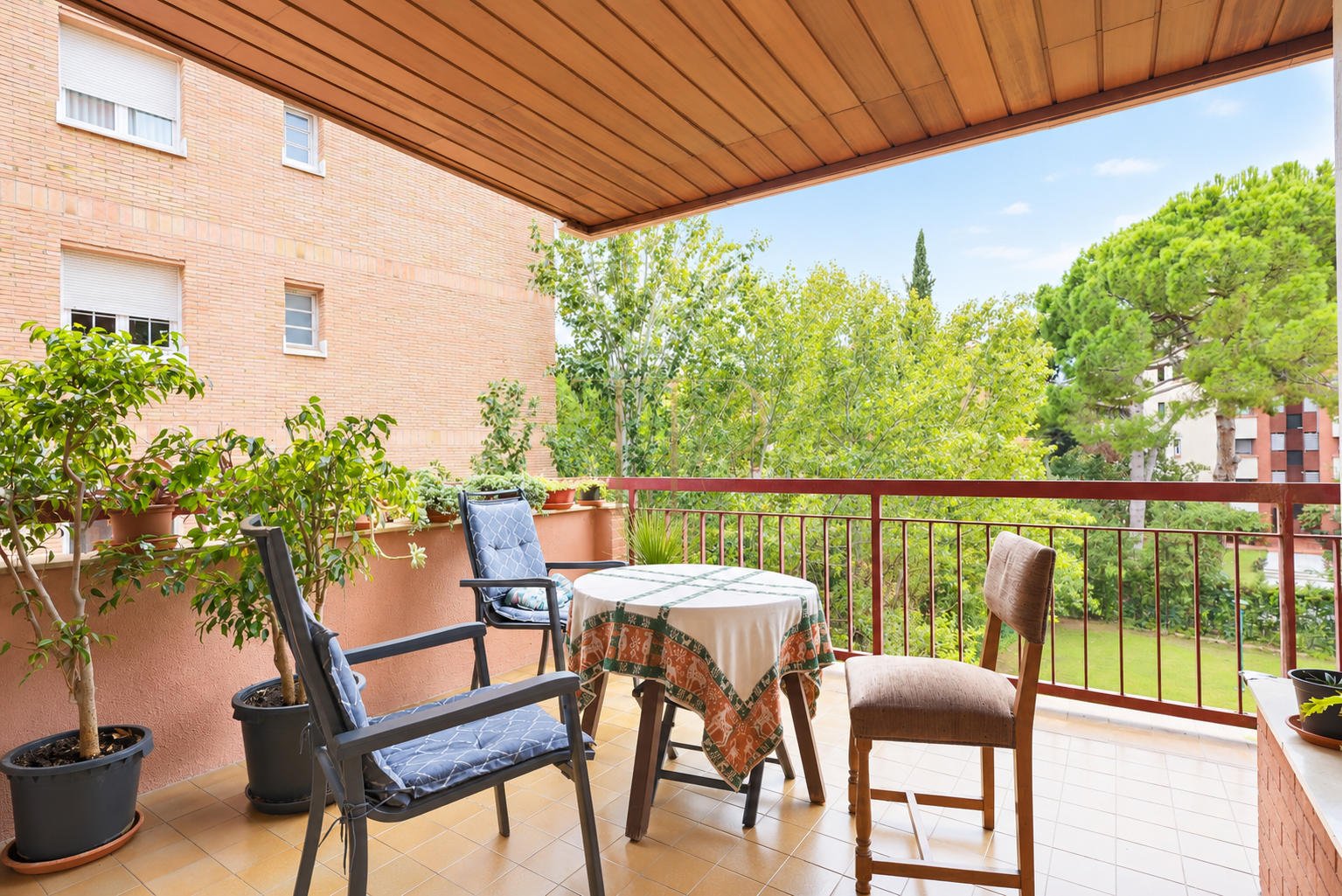 Apartment with terrace and pool in Pedralbes