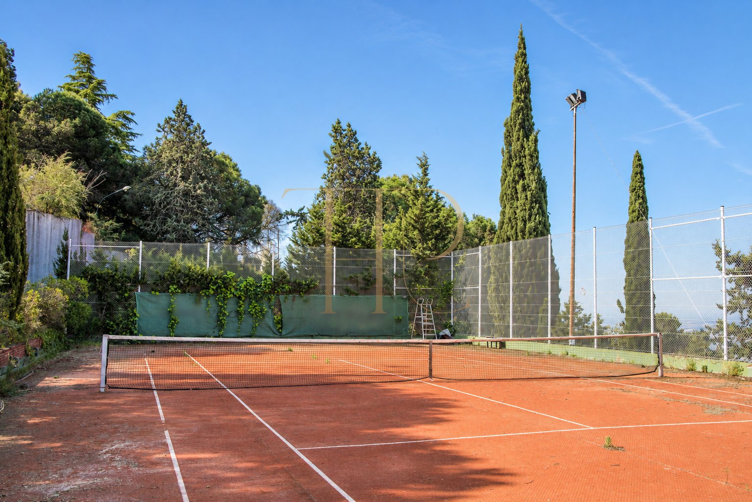 Sports complex with restaurant in Esplugues