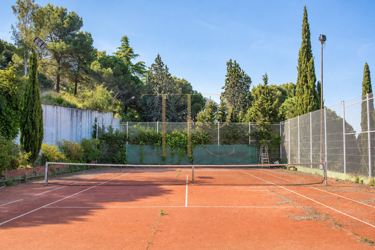 Sports complex with restaurant in Esplugues