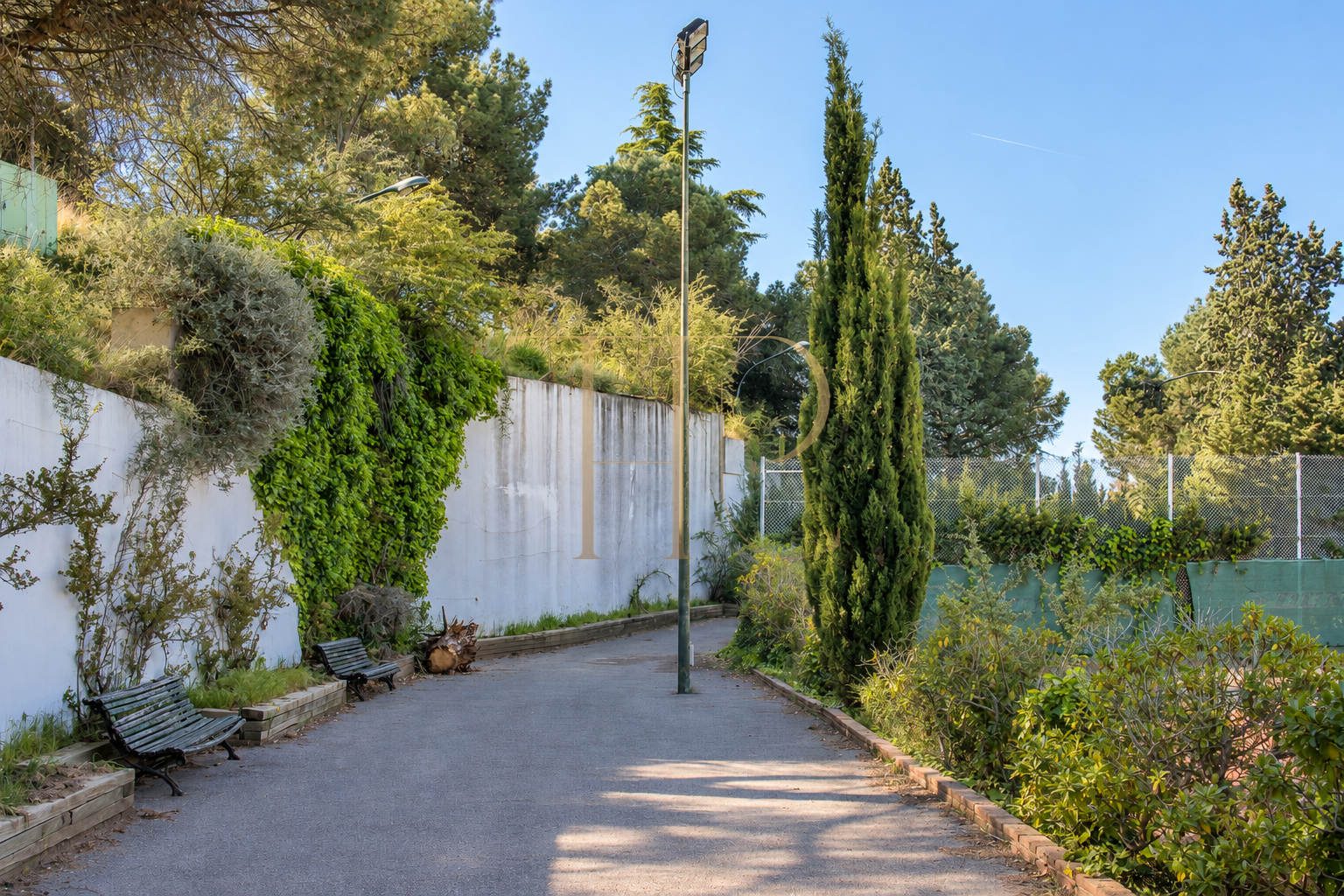 Sports complex with restaurant in Esplugues