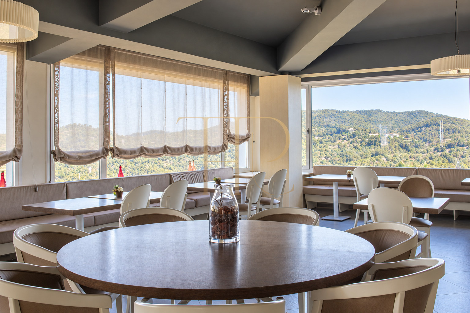 Sports complex with restaurant in Esplugues