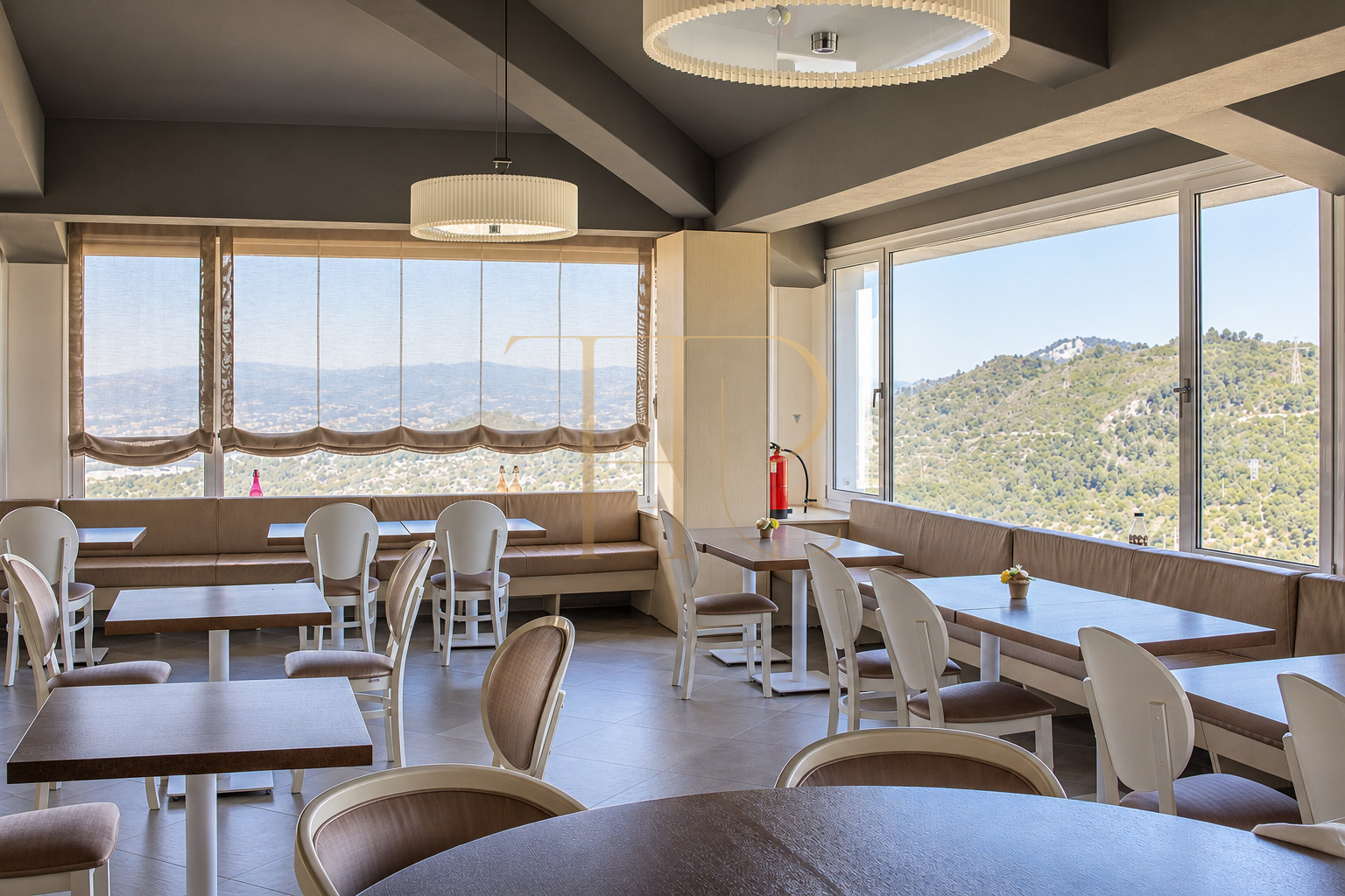 Sports complex with restaurant in Esplugues