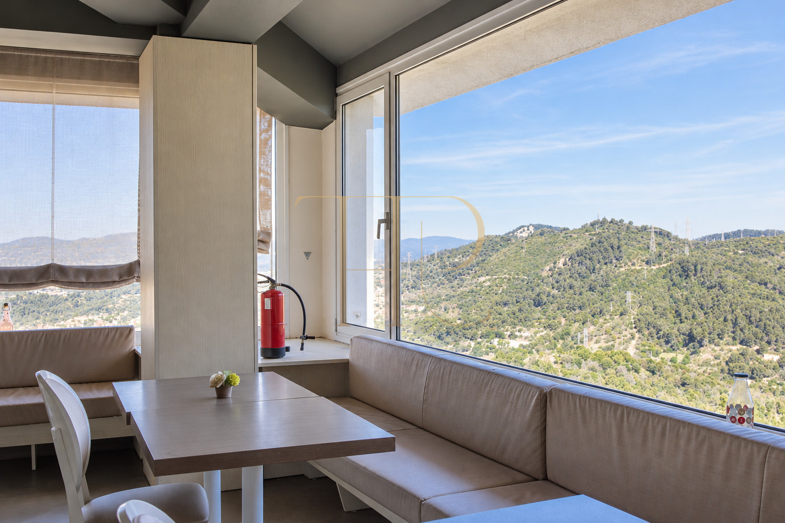 Sports complex with restaurant in Esplugues