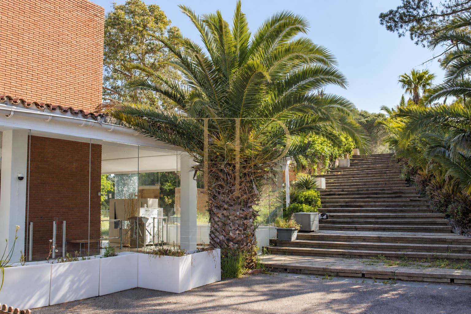 Sports complex with restaurant in Esplugues