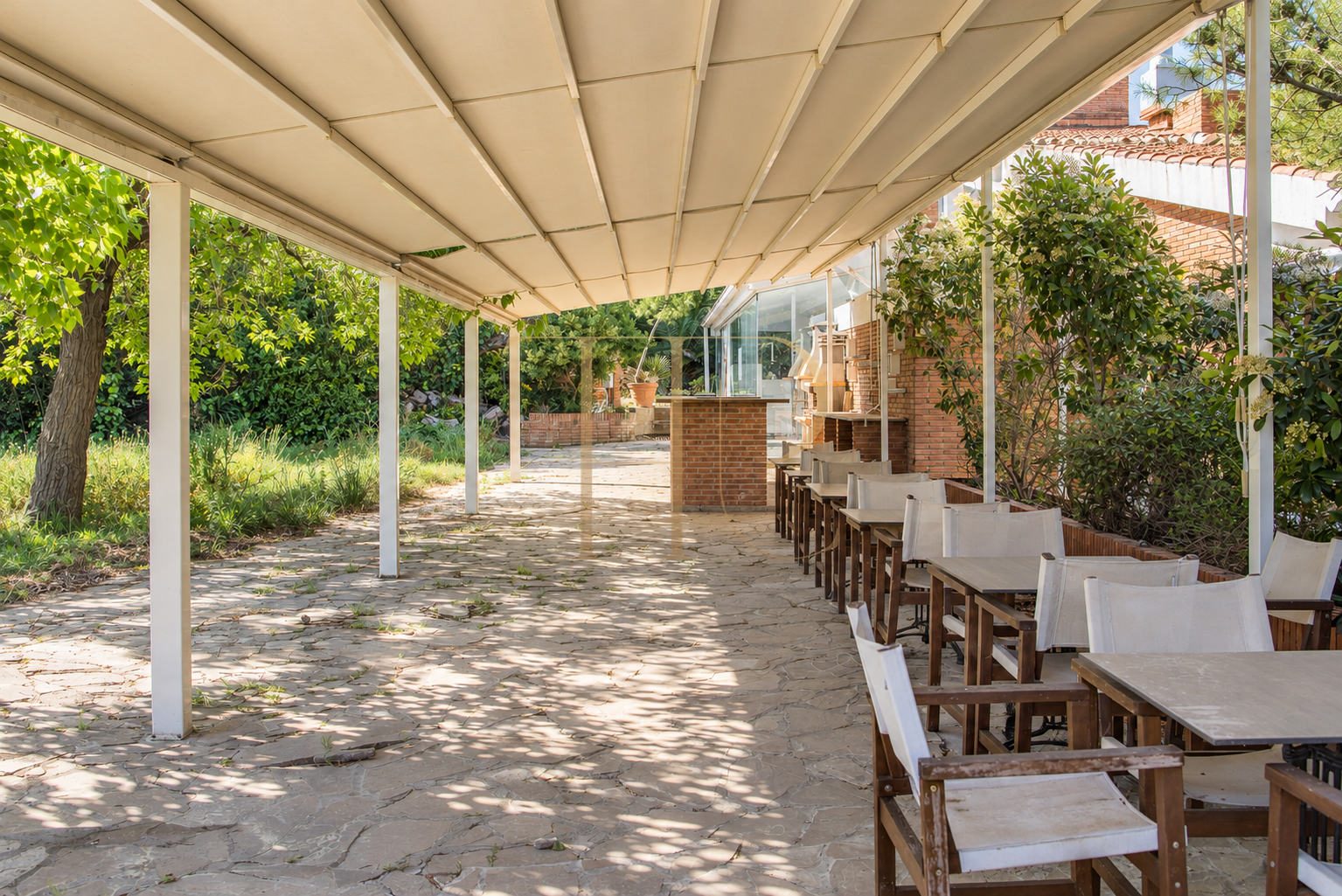 Sports complex with restaurant in Esplugues