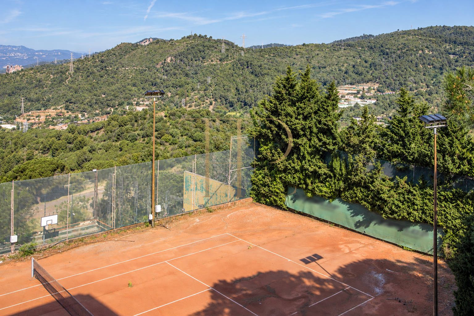 Sports complex with restaurant in Esplugues