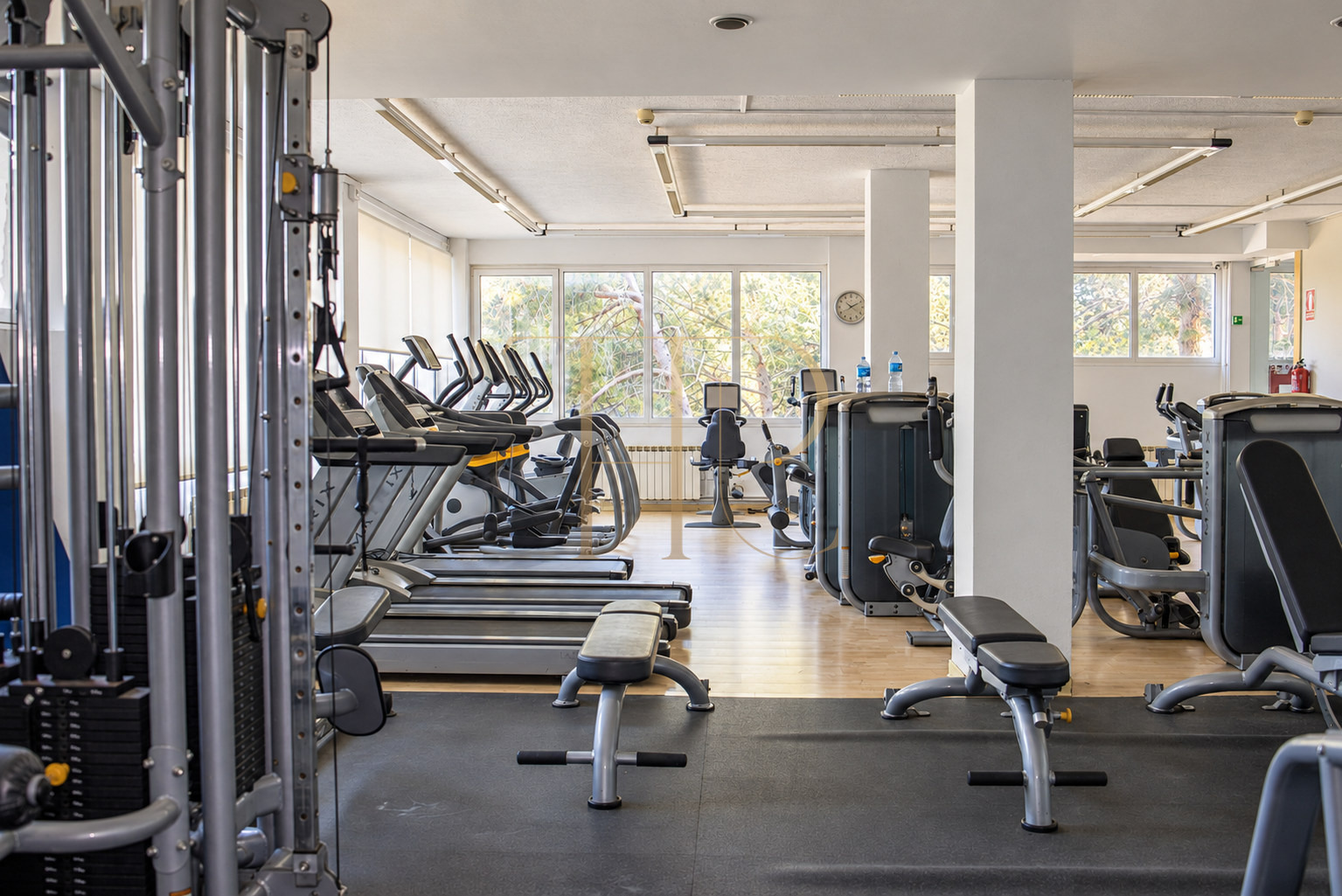 Sports complex with restaurant in Esplugues