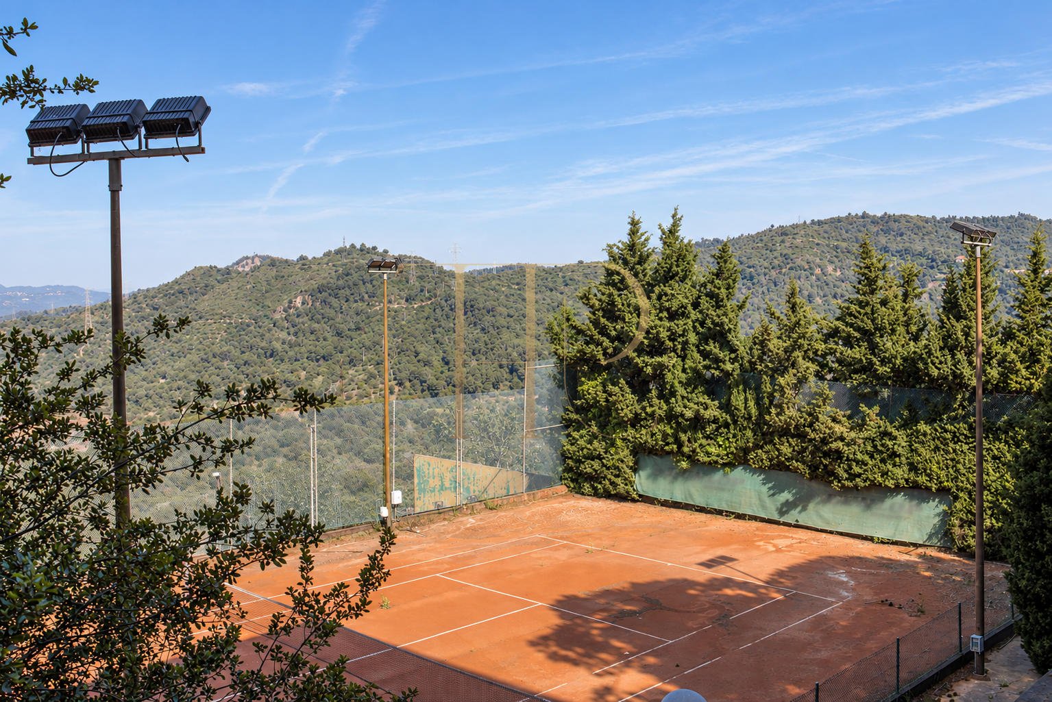 Sports complex with restaurant in Esplugues