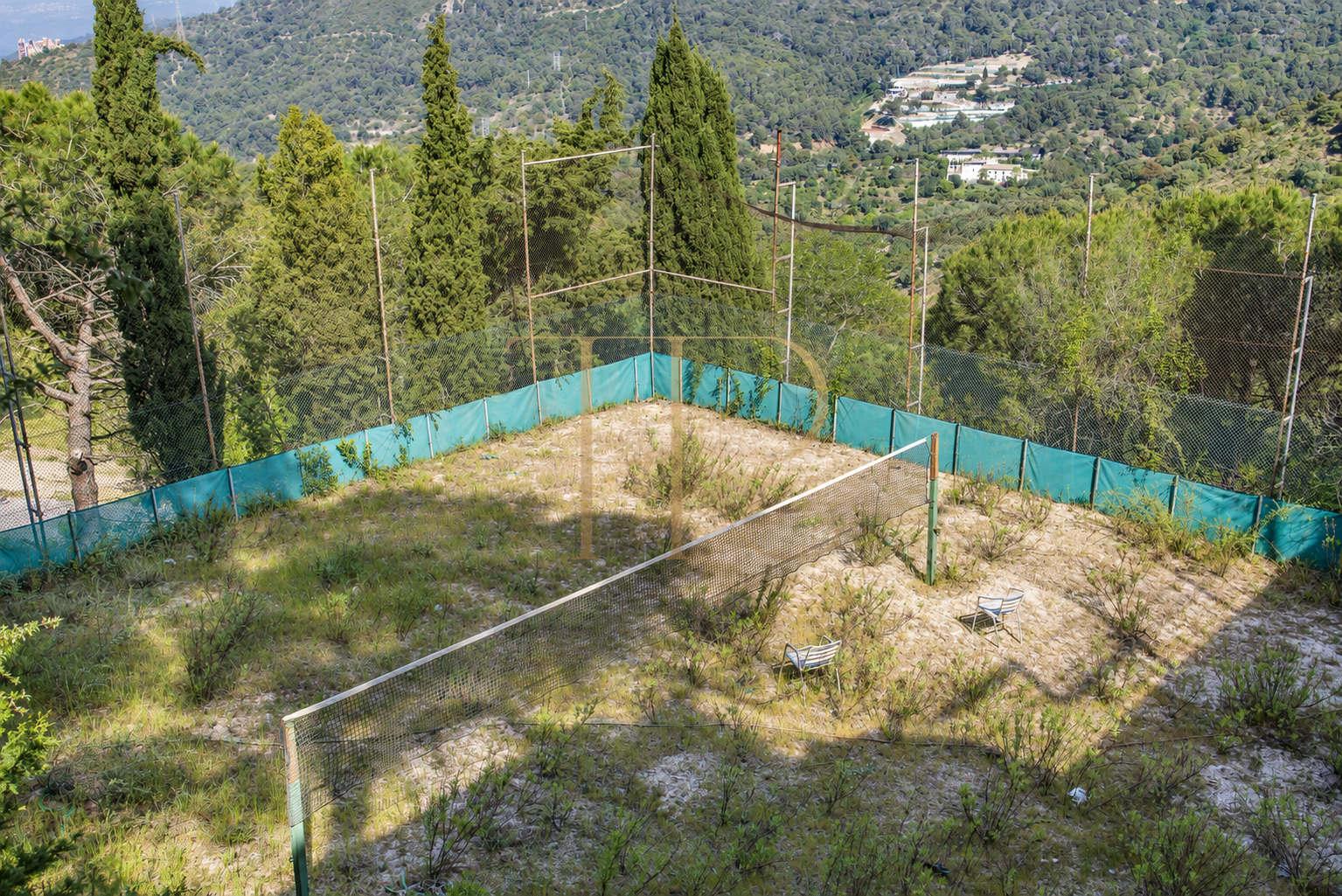 Sports complex with restaurant in Esplugues