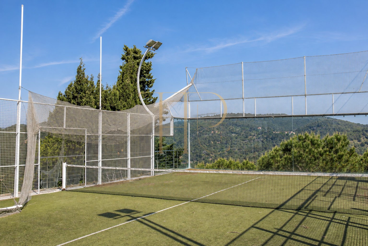 Sports complex with restaurant in Esplugues