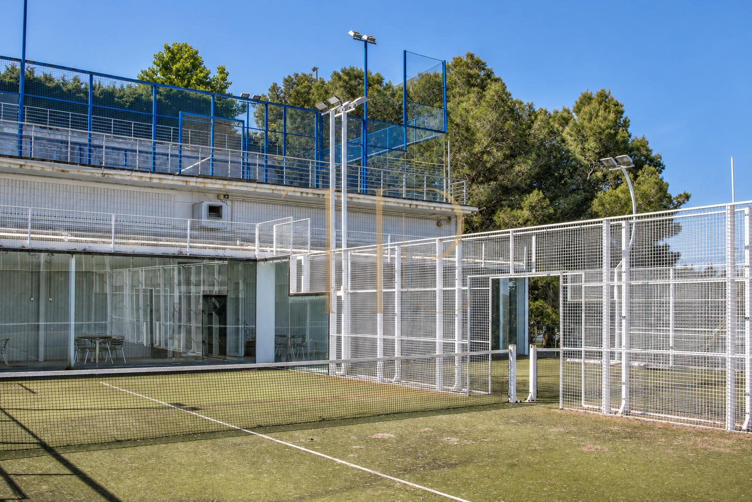 Sports complex with restaurant in Esplugues