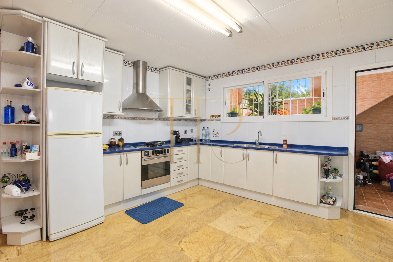Seafront villa for sale in Cala Montgoda, Lloret de Mar