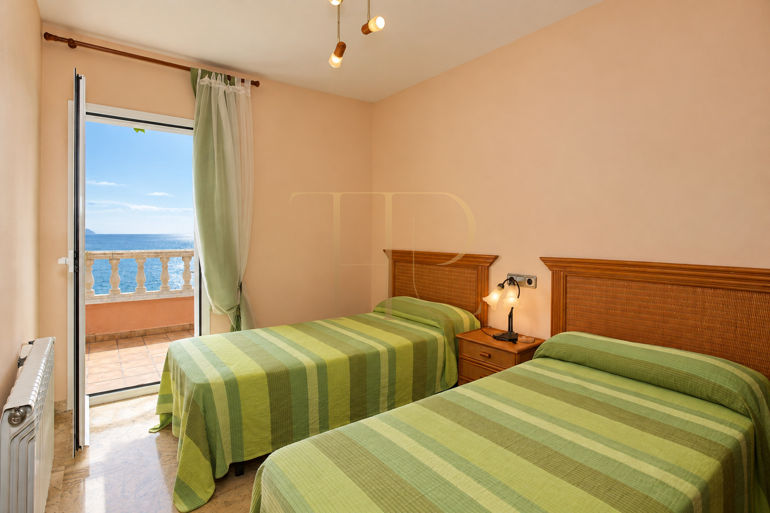 Seafront villa for sale in Cala Montgoda, Lloret de Mar