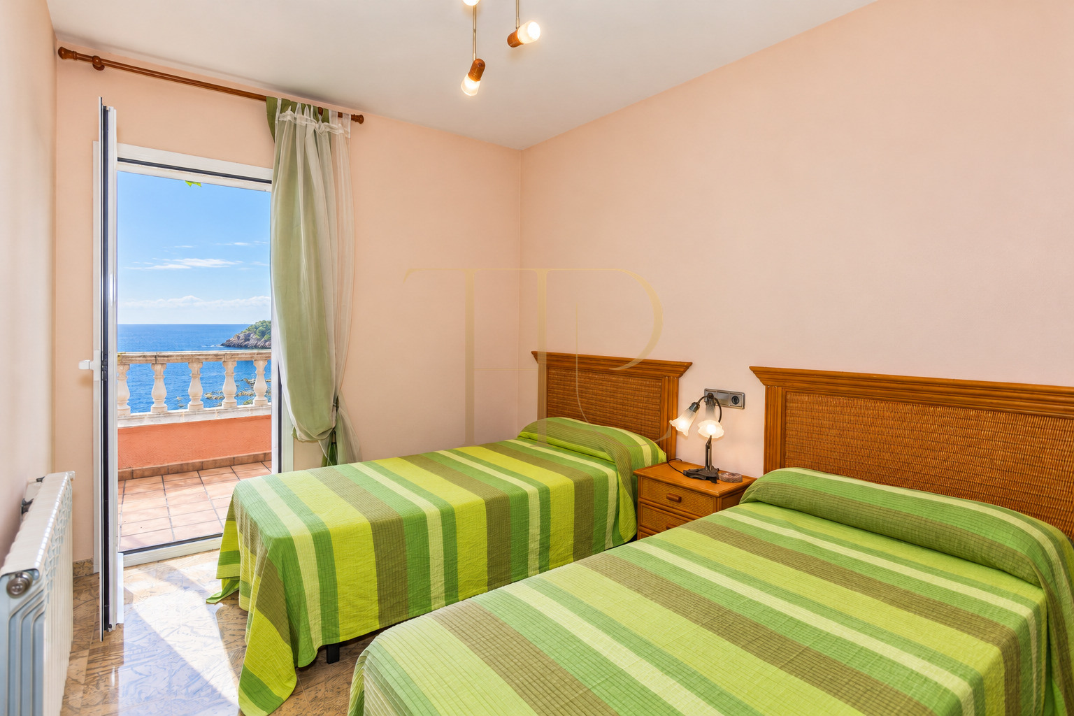 Seafront villa for sale in Cala Montgoda, Lloret de Mar