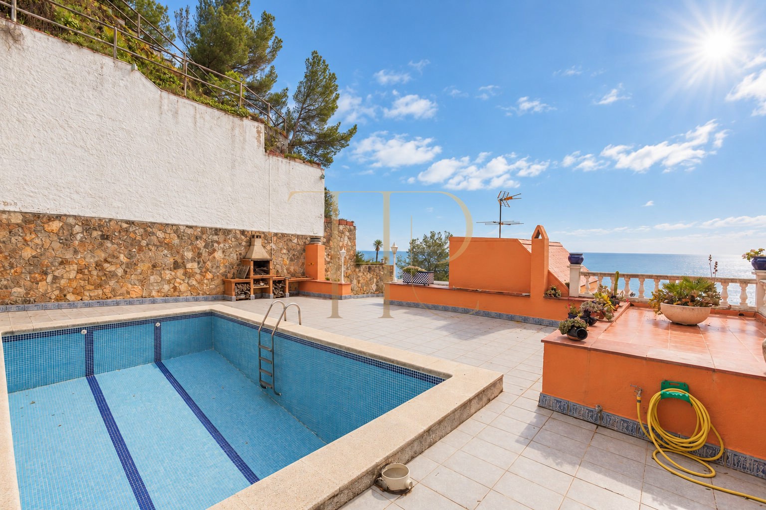 Seafront villa for sale in Cala Montgoda, Lloret de Mar