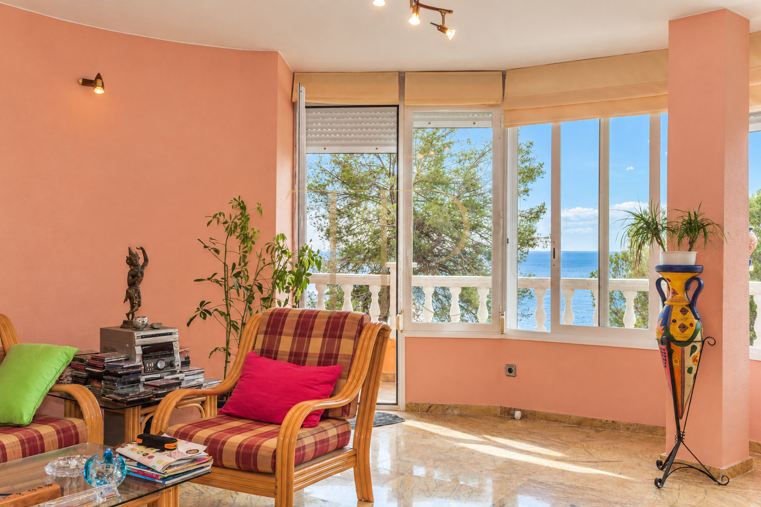 Seafront villa for sale in Cala Montgoda, Lloret de Mar